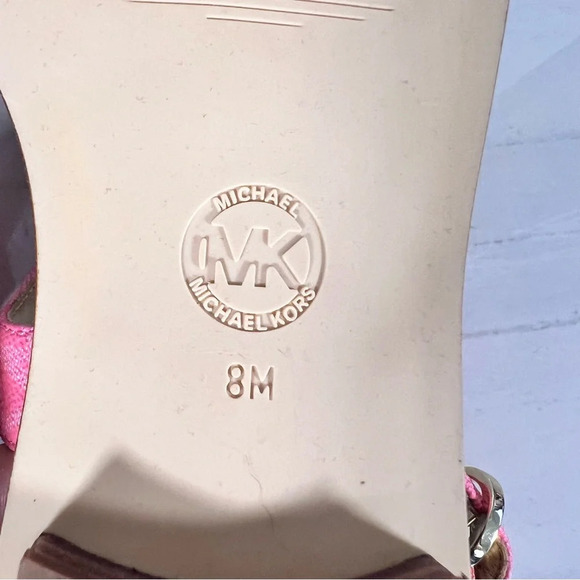 Michael Kors Plate Flat Thong Sandal Color Tea Rose Monogram Womens Size 8 - Picture 9 of 12